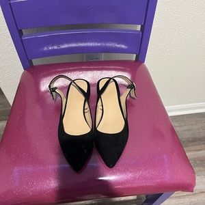 Size 8 w pointed dress shoe